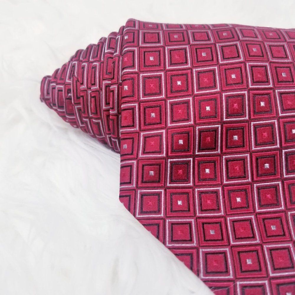 Donald Trump Signature Collection Red Silk Tie - Picture 2 of 4